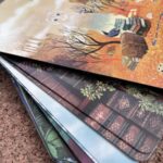 Karty gry sen w czasie tasowania.