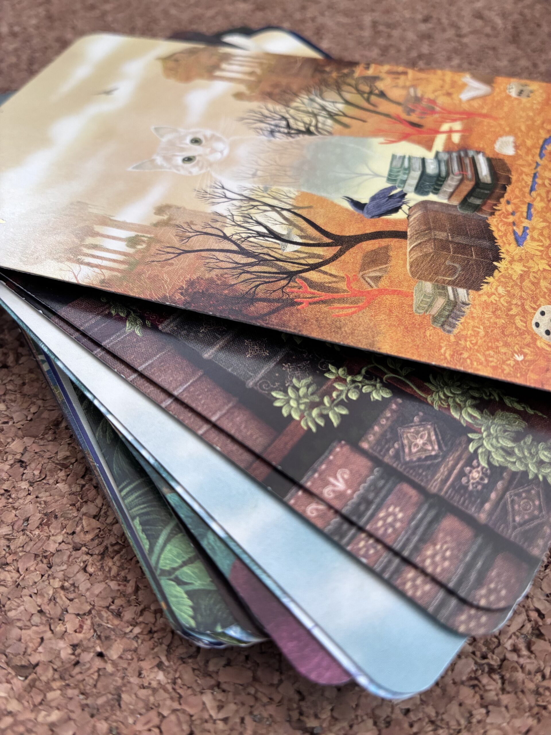 Karty gry sen w czasie tasowania.